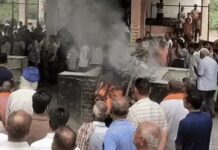 ऊना में एक साथ जलीं 8 चिताएं: 2 बेटे-पिता ने विदेश से यहां पहुंच दी मुखाग्नि; बाढ़ में 9 लोगों की मौत हुई थी, 2 अब भी है लापता।