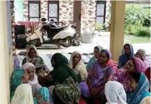 इनोवा सवार बरसात के पानी मे बहे 8 का कल हिमाचल में होगा अंतिम संस्कार: विदेश से नहीं पहुंच पाए पति व बेटा,डिप्टी CM पहुंचे परिवारों से मिलने।