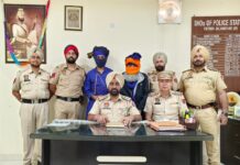 मेले हथियार लहराने के वालों पर पुलिस ने कसा शिकंजा: दो आरोपी राइफल, रिवाल्वर और तेजधार हथियार के साथ गिरफ्तार