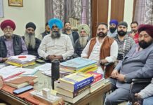 ਅੰਮ੍ਰਿਤਧਾਰੀ ਸਿੰਘ ਦੇ ਕੇਸਾਂ ਦੀ ਬੇਅਦਬੀ ਕਰਨ ਵਾਲੇ ਗੈਰ ਪੰਜਾਬੀ ਤੇ ਸਿੱਖ ਤਾਲਮੇਲ ਕਮੇਟੀ ਵਲੋਂ ਪਰਚਾ ਦਰਜ ਕਰਕੇ ਸਲਾਖਾ ਵਿਚ ਬੰਦ ਕਰਵਾਇਆ