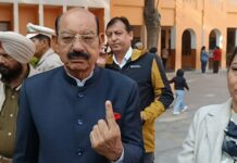 LIVE जालंधर निगम चुनाव मतदान : दोपर 1 बजे तक 33 प्रतिशत से अधिक मतदान; सुरिंदर भापा से आप समर्थकों की बहस, प्रताप बाग में कांग्रेस समर्थक को बलपूर्वक हटाया, देखें