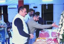 स्व. संगीता साही को राजनीतिक, सामाजिक और धार्मिक संस्थाओं के प्रतिनिधियों ने दी श्रद्धांजलि, PNL के संपादक संदीप साही और निगम इंस्पेक्टर नीरज साही से दुख सांझा किया