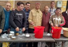 महाशिवरात्रि के उपलक्ष में सप्पल परिवार ने लगाया लंगर