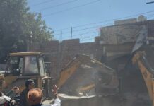 किशनपुरा में नशा तस्कर के घर पर चला प्रशासन का बुलडोजर, आप नेता टीनू और एडीसीपी पहुंचे मौके पर