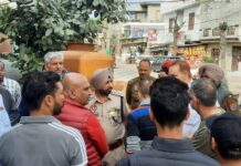 बड़ी खबर: अमृतसर में इस मंदिर पर फेंका बम, दो जगह धमाकों के बाद जांच में जुटी पुलिस… देर रात की घटना