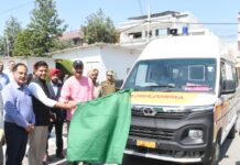 ਰਾਜ ਸਭਾ ਮੈਂਬਰ ਹਰਭਜਨ ਸਿੰਘ ਵੱਲੋਂ ਜ਼ਿਲ੍ਹੇ ਲਈ 3 ਐਂਬੂਲੈਂਸਾਂ ਭੇਟ, ਰਾਜ ਸਭਾ ਮੈਂਬਰ ਅਤੇ ਡਿਪਟੀ ਕਮਿਸ਼ਨਰ ਨੇ ਦਿੱਤੀ ਹਰੀ ਝੰਡੀ