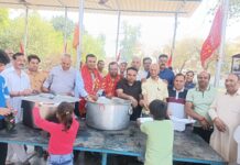 सोडल मंदिर में बैसाखी पर लगाया गया विशाल लंगर, अन्न दान सबसे उत्तम दान: यशपाल ठाकुर