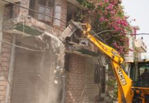 जालंधर कमिश्नरेट पुलिस की बड़ी कार्रवाई: महिला सहित दो तस्करों के घर पर चला बुलडोजर, नशा बेचकर बनाई थी प्रापर्टी