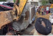 होशियारपुर में सवारियों से भरी बस का एक्सीडेंट, 4 मरे:20 से ज्यादा गंभीर, कार से टकराकर बीच सड़क पर पलटी थी