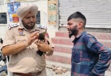 मोटरसाइकिल की नंबर प्लेट लगा सरकारी स्कूल की 51 सीटों वाली बस में बिठा रखे थे 80 बच्चे, पुलिस के चालान काटने पर जमकर हंगामा