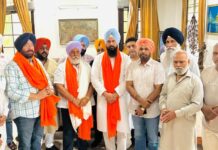 पूर्व कैबिनेट मंत्री मोहिंदर सिंह केपी से शिअद शहरी प्रधान इकबाल सिंह ढींडसा और देहाती प्रधान कोहर ने निवास पर की मुलाकात