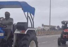 पंजाब में किसानों का ट्रैक्टर मार्च: लैंड पूलिंग पॉलिसी का कर रहे विरोध, बारिश के बीच जालंधर-अमृतसर में किसान सड़कों पर