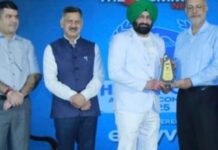 ऑर्थोनोवा अस्पताल के डॉ. हरप्रीत सिंह को बेस्ट डॉक्टर इन Robotic Knee Replacement Endoscopic Spine का मिला अवार्ड, सेहत मंत्री ने सौंपा