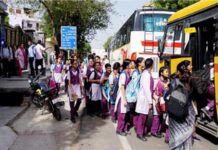 दिल्ली के छह स्कूलों को बम से उड़ाने की धमकी के आए ईमेल, खाली कराए गए कैंपस; मच गया हड़कंप