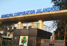 जालंधर में निगम की लापरवाही: रातों-रात मकान सील, अंदर कैद हो गए बुजुर्ग और रिश्तेदार