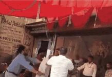 जालंधर में सरेआम भिड़ंत का हाई-वोल्टेज ड्रामा: सैनेटरी कारोबारी और प्रॉपर्टी डीलर में पैसों को लेकर चले लात-घूंसे, वीडियो सोशल मीडिया पर वायरल