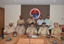 भार्गव कैंप में विजय ज्वेलर्स की दुकान में लूट वारदात को अंजाम देने वाले तीनों गिरफ्तार आरोपियों से लूटा गया सोना, बाइक और कपड़े बरामद