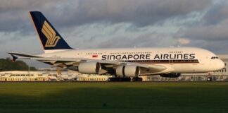 सिंगापुर-Delhi फ्लाइट में बड़ी TECHNICAL खराबी, रनवे से लौटा विमान — तीन घंटे बाद नई फ्लाइट से पहुंचे यात्री