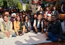 जालंधर नगर निगम के खिलाफ कांग्रेस का प्रदर्शन: गंदा पानी, टूटी सड़कें और भ्रष्टाचार के आरोपों पर हल्लाबोल; मेयर पर लगाए गंभीर आरोप