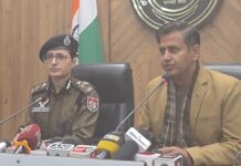 डीसी-कमिश्नर की प्रेस वार्ता: सभी मेल फेक लग रही, 10-11 स्कूलों को धमकियों के बाद खाली करवाया, बम निरोधक दस्ता और साइबर सेल जांच कर रही