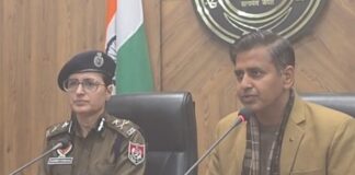 डीसी-कमिश्नर की प्रेस वार्ता: सभी मेल फेक लग रही, 10-11 स्कूलों को धमकियों के बाद खाली करवाया, बम निरोधक दस्ता और साइबर सेल जांच कर रही