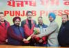 ਪੰਜਾਬ ਪ੍ਰੈੱਸ ਕਲੱਬ ਦੇ ਵਿਹੜੇ ਅੱਜ ਨਵੀਂ ਚੁਣੀ ਟੀਮ ਦਾ ਕਲੱਬ ਦੇ ਜਨਰਲ ਮੈਨੇਜ਼ਰ ਵੱਲੋਂ ਹੋਇਆ ਰਸਮੀ ਸਵਾਗਤ, ਪਹਿਲੀ ਟੀਮ ਦੇ ਕੰਮਾਂ ਦੀ ਹੋਈ ਸ਼ਲਾਘਾ