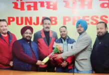 ਪੰਜਾਬ ਪ੍ਰੈੱਸ ਕਲੱਬ ਦੇ ਵਿਹੜੇ ਅੱਜ ਨਵੀਂ ਚੁਣੀ ਟੀਮ ਦਾ ਕਲੱਬ ਦੇ ਜਨਰਲ ਮੈਨੇਜ਼ਰ ਵੱਲੋਂ ਹੋਇਆ ਰਸਮੀ ਸਵਾਗਤ, ਪਹਿਲੀ ਟੀਮ ਦੇ ਕੰਮਾਂ ਦੀ ਹੋਈ ਸ਼ਲਾਘਾ