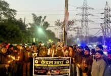 बांग्लादेश में हिंदुओं के नरसंहार के खिलाफ भाजपा युवा मोर्चा ने कैंडल मार्च निकाल प्रदर्शन किया