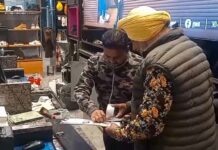 जालंधर के आइकोनिक शोरूम में चोरी, तिजोरी से 11.50 लाख ले उड़े चोर