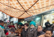 ਸਿੱਖ ਤਾਲਮੇਲ ਕਮੇਟੀ ਅਤੇ ਟੂ ਵੀਲਰ ਡੀਲਰ ਐਸੋਸੀਏਸ਼ਨ ਵੱਲੋਂ ਬਾਬਾ ਦੀਪ ਸਿੰਘ ਜੀ ਦੇ ਜਨਮ ਦਿਹਾੜੇ ਤੇ ਵੱਖ ਵੱਖ ਪਦਾਰਥਾਂ ਦੇ ਲੰਗਰ ਲਗਾਏ