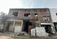 अवैध रूप से दुकानें बनाकर सरकार को लग रहा लाखो का चूना, निगम कमिश्नर से की गई शिकायत; जल्द चलेगा पीला पंजा!