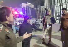 बीएमडब्ल्यू और फायर ब्रिगेड की टक्कर के बाद बवाल: इंस्पेक्टर पर पक्षपात के आरोप, लोगों का जोरदार विरोध