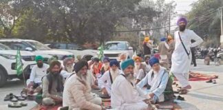 जालंधर में ट्रैवल एजेंट के खिलाफ किसानों का धरना: फर्जी वीजा के नाम पर 45 लाख की ठगी का आरोप