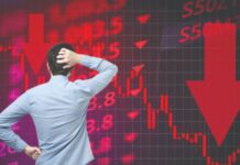 जंग का झटका: सेंसेक्स 1700 अंक टूटा, रुपया रिकॉर्ड निचले स्तर पर; 14 लाख करोड़ डूबे