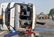 पूर्वांचल एक्सप्रेस-वे पर दर्दनाक हादसा: लुधियाना से जा रही तेज रफ्तार लग्जरी बस पलटी, 30 से ज्यादा घायल