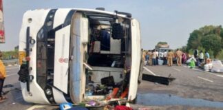 पूर्वांचल एक्सप्रेस-वे पर दर्दनाक हादसा: लुधियाना से जा रही तेज रफ्तार लग्जरी बस पलटी, 30 से ज्यादा घायल