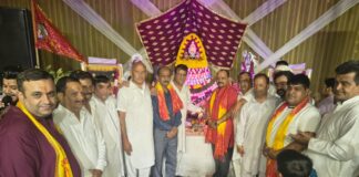 साप्ताहिक हनुमान चालीसा के एक वर्ष होने न्यु विकास पुरी मे बाला जी सेवा समिति की भव्य बाला जी चौकी करवाई गई