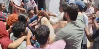 जालंधर में ट्रांसफार्मर विवाद ने लिया हिंसक रूप, पार्षदों के सामने युवक की चप्पलों से पिटाई