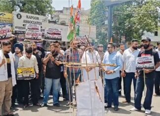 जालंधर में NITT पेपर रद्द होने पर फूटा युवाओं का गुस्सा: केंद्रीय मंत्री धर्मेंद्र प्रधान के खिलाफ कांग्रेस का जोरदार प्रदर्शन