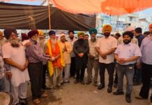 ਬੰਦੀ ਸਿੰਘਾਂ ਦੀ ਰਿਹਾਈ ਲਈ ਸ੍ਰੀ ਆਕਾਲ ਤਖਤ ਸਾਹਿਬ ਤੋਂ ਹਜੂਰ ਸਾਹਿਬ ਤੱਕ ਪੈਦਲ ਯਾਤਰਾ ਕਰਨ ਵਾਲੇ ਸਿੰਘ ਦਾ ਸਿੱਖ ਤਾਲਮੇਲ ਕਮੇਟੀ ਵੱਲੋਂ ਸਨਮਾਨ