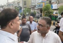 मेयर चुनाव से पहले कपूरथला में सियासी संग्राम! कांग्रेस पार्षदों के प्रतिष्ठानों पर छापेमारी, स्वीट हाउस सील करने पर हंगामा
