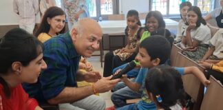 जालंधर के नारी निकेतन पहुंचे मनीष सिसोदिया: बच्चों संग बिताया समय, ठहाकों के बीच जाना उनका हाल; शिक्षा और बेहतर भविष्य पर दिया जोर