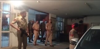देर रात एक्शन में पुलिस कमिश्नर, थानों का किया औचक निरीक्षण