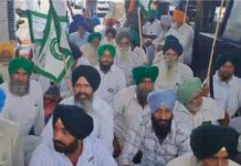 किसानों का टोल प्लाजा पर प्रदर्शन, वाहनों को कराया स्लिप-फ्री; सरकार की नीतियों के खिलाफ जताया रोष