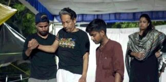जंतर-मंतर पर बढ़ा तनाव: अस्पताल ले जाए गए सोनम वांगचुक, पत्नी की चेतावनी; अभिजीत दीपके ने शुरू किया नया अनशन