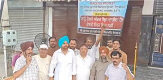 गुरुनानक पुरा में ROB के विरोध में बाजार बंद, दुकानदारों का प्रदर्शन; अंडरब्रिज बनाने की उठाई मांग