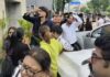 जालंधर में Apeejay College के बाहर बवाल! एडमिशन विवाद पर छात्रों का धरना, टीचर पर छेड़छाड़ के आरोप