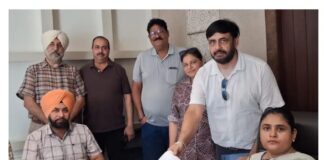 नामांकन के आखिरी दिन चली अचीवर्स ग्रुप की आंधी… प्रोग्रेसिव के नामांकन करने वाले कैंडिडेट आपने समर्थकों को आवाजें लगाते रहे