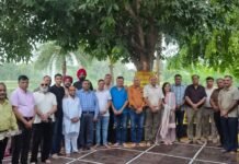 जीत के बाद नितिन कोहली ने अचीवर्स ग्रुप के सदस्यों के साथ डेरा बाबा मुराद शाह जी में माथा टेका