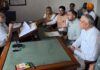 भाजपा नेताओं ने जालंधर में 700 पेटी अवैध शराब की बरामदगी पर ढीली कार्रवाई पर हमला बोल एक्साइज कमिश्नर को मांगपत्र दिया